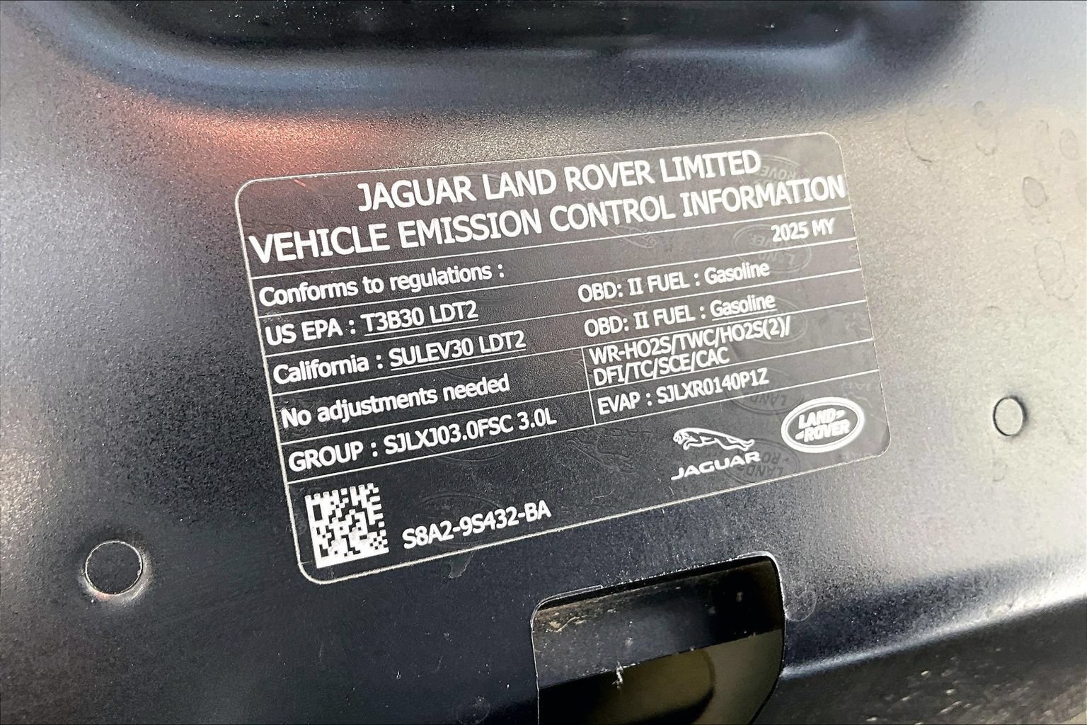 Certified 2025 Land Rover Range Rover Velar Dynamic SE AWD/4WD image 30