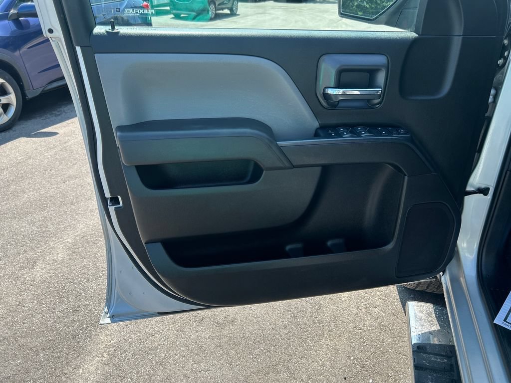 Used 2018 Chevrolet Silverado 1500 Custom w/ Custom Value Package AWD/4WD image 13