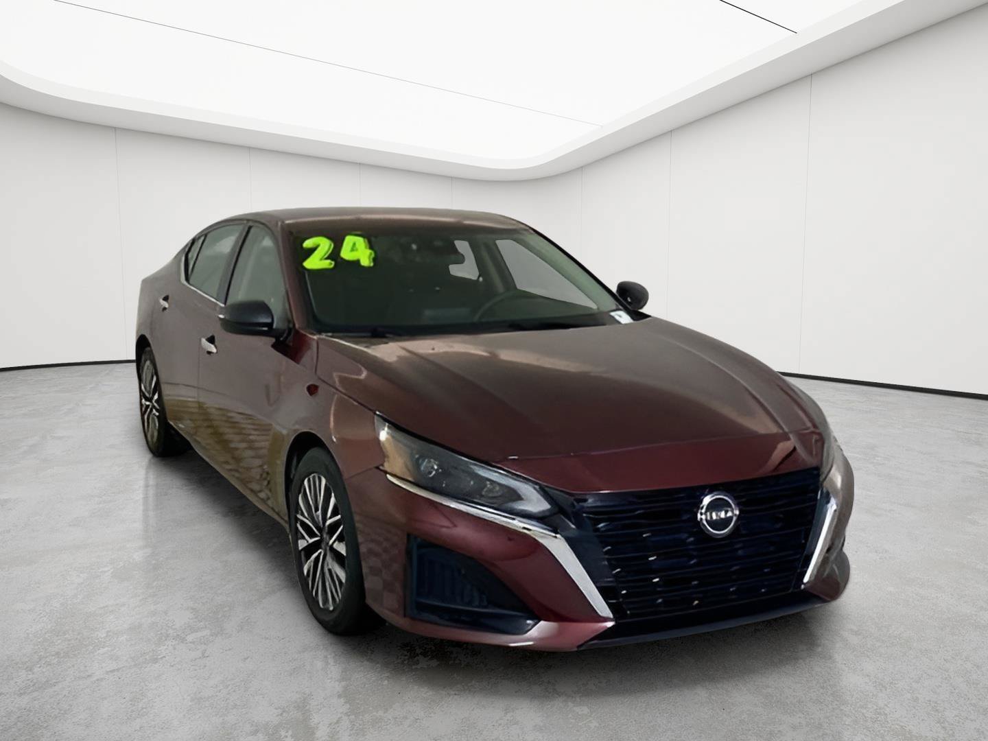 Used 2024 Nissan Altima 2.5 SV FWD image 1