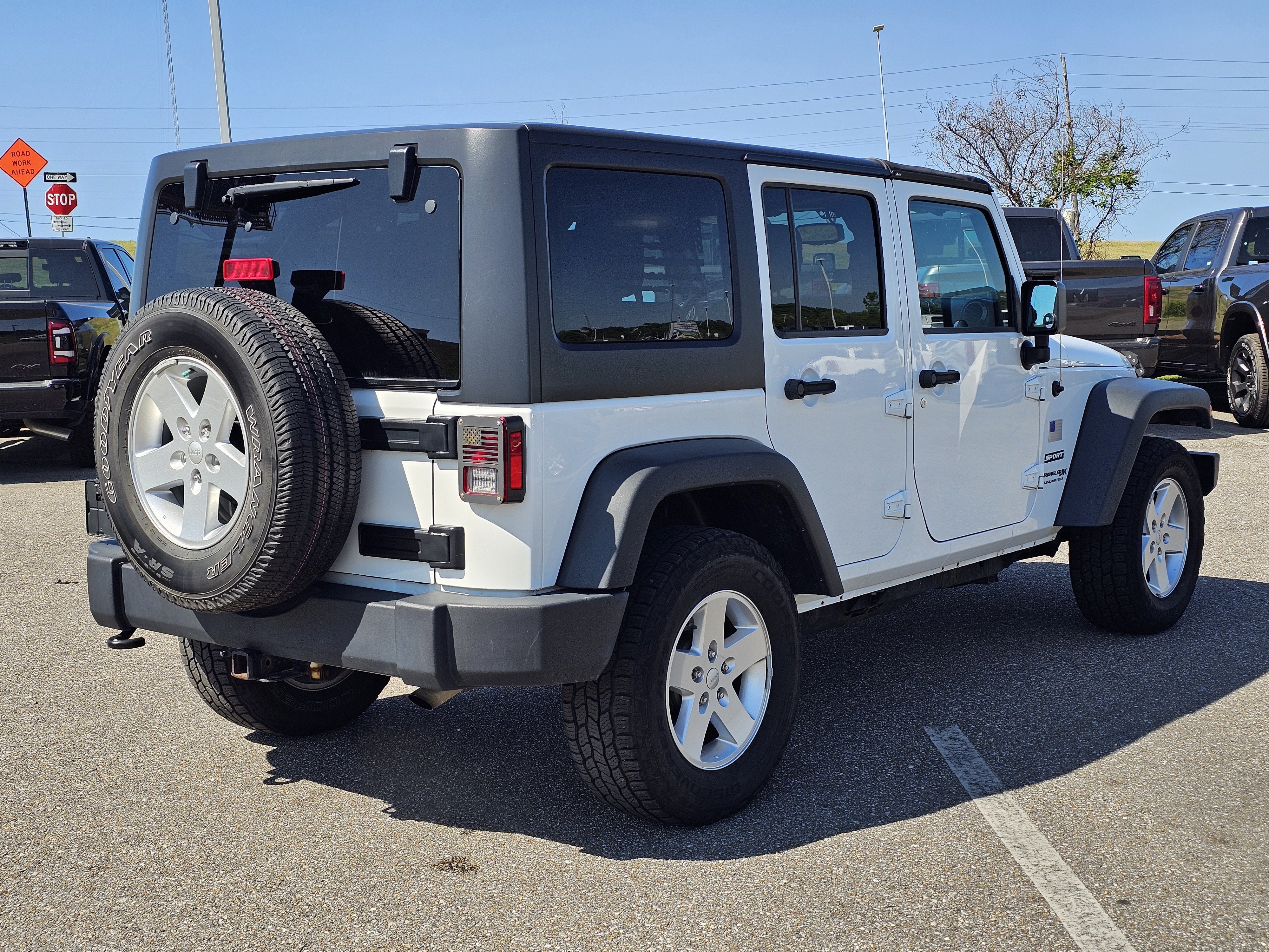 Used 2018 Jeep Wrangler Unlimited Sport S AWD/4WD image 9