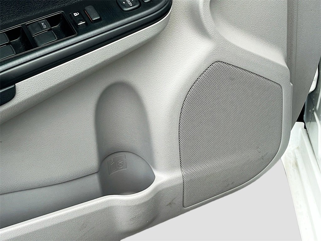 Used 2013 Toyota Camry L image 17