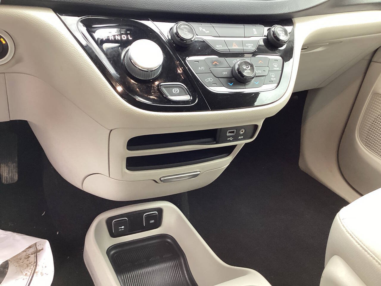 Used 2018 Chrysler Pacifica Touring Plus FWD image 21