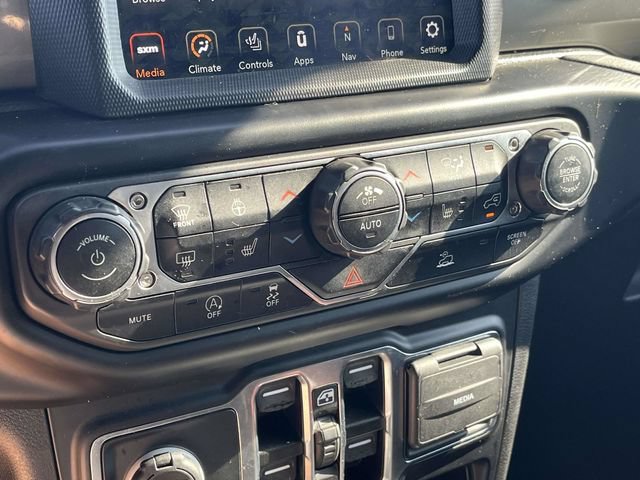 Used 2022 Jeep Wrangler Unlimited Sahara w/ Cold Weather Group AWD/4WD image 31
