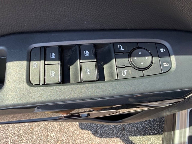 Used 2025 Nissan Pathfinder SV AWD/4WD image 12