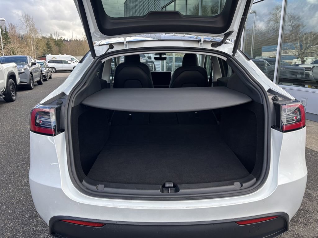 Used 2023 Tesla Model Y Long Range image 25