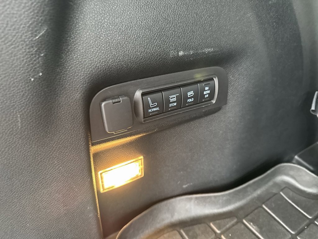 Used 2018 Ford Explorer Platinum image 26