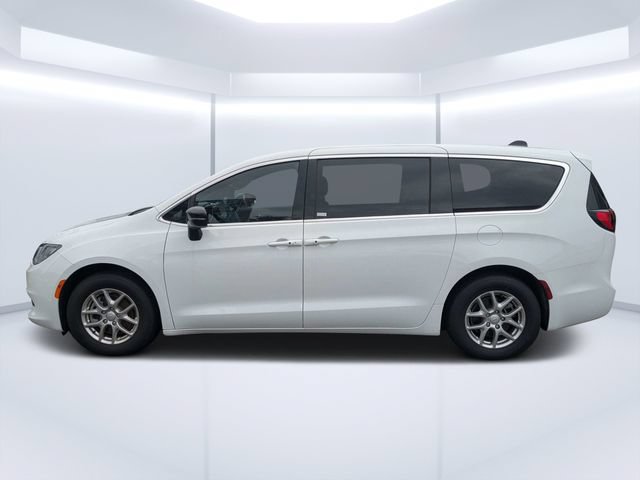 New 2025 Chrysler Voyager LX FWD image 6