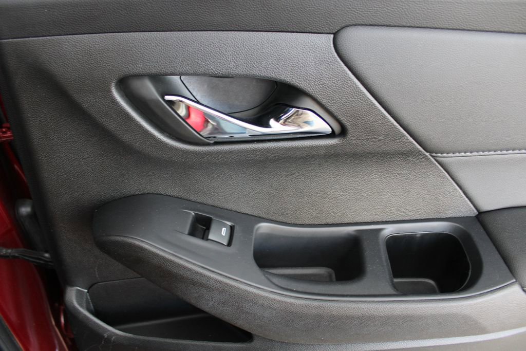 Used 2022 Chevrolet Traverse LT w/ LPO, Floor Liner Package image 54