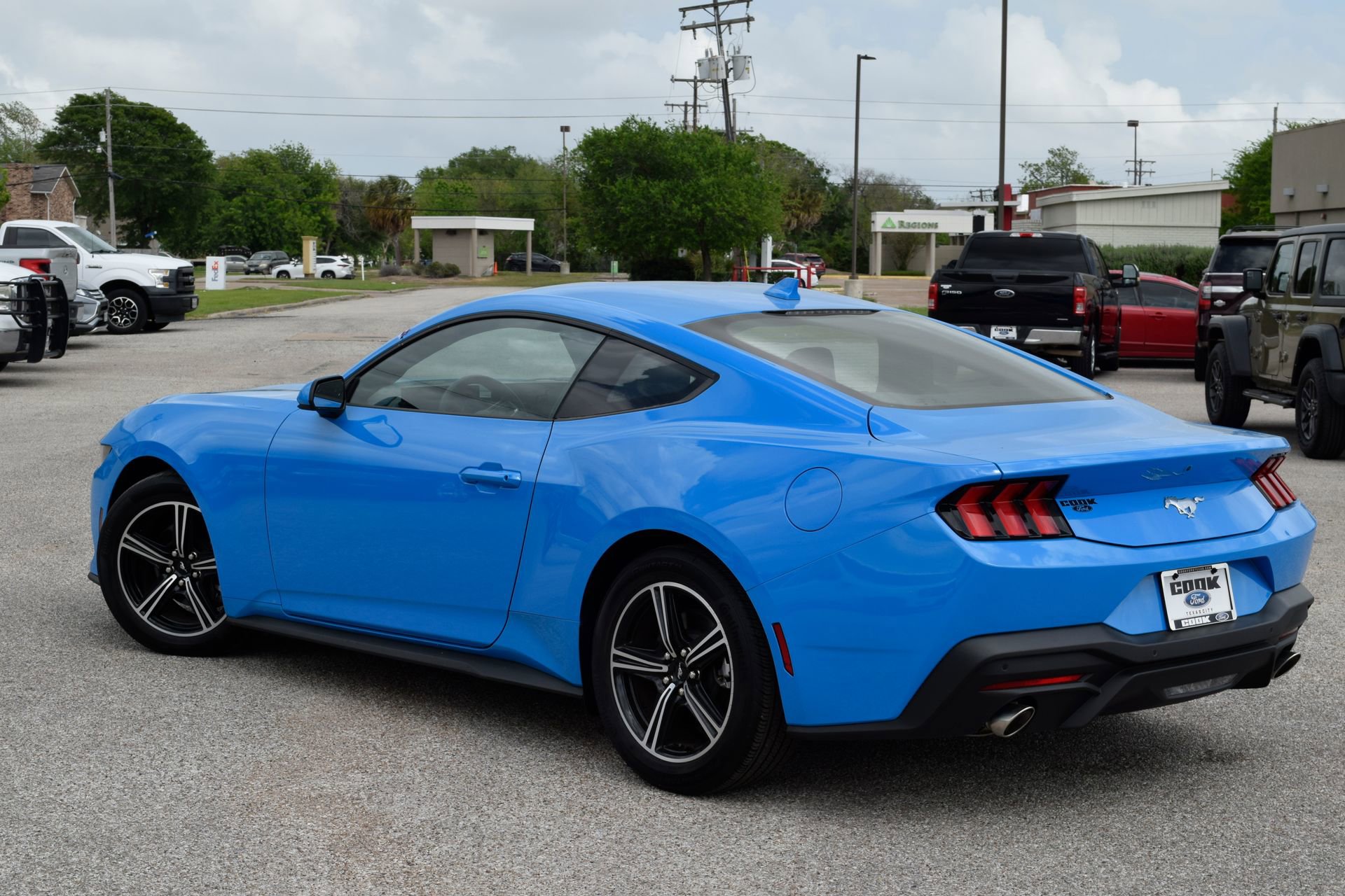 Certified 2025 Ford Mustang Coupe RWD image 4