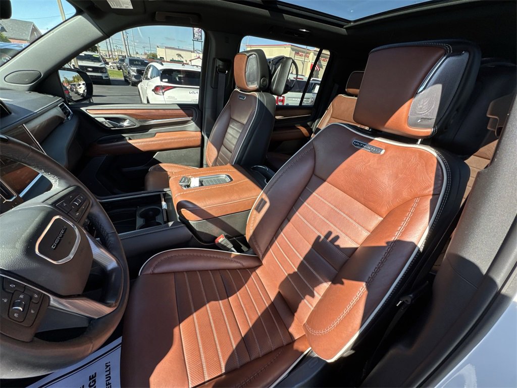 Used 2024 GMC Yukon XL Denali Ultimate image 11