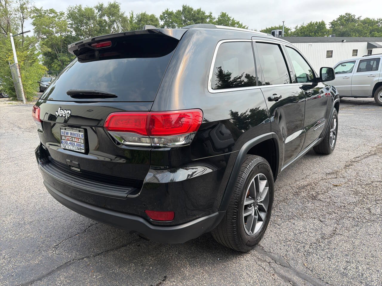 Used 2019 Jeep Grand Cherokee Laredo AWD/4WD image 6