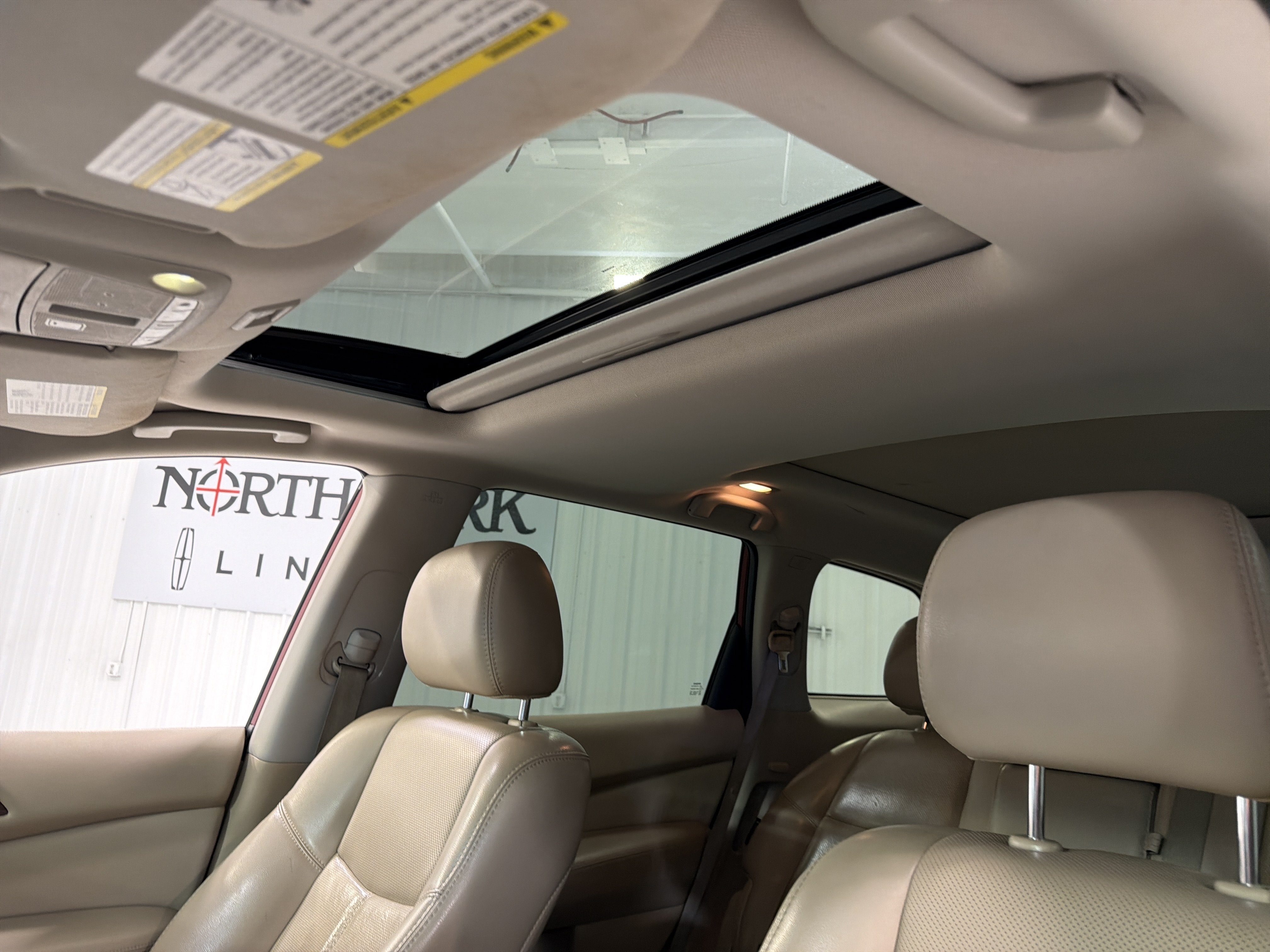 Used 2018 Nissan Pathfinder Platinum FWD image 17