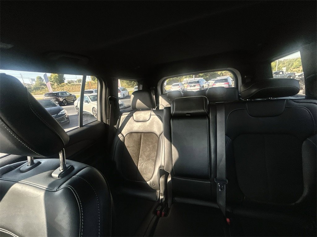 Used 2025 Jeep Grand Cherokee L Altitude image 23
