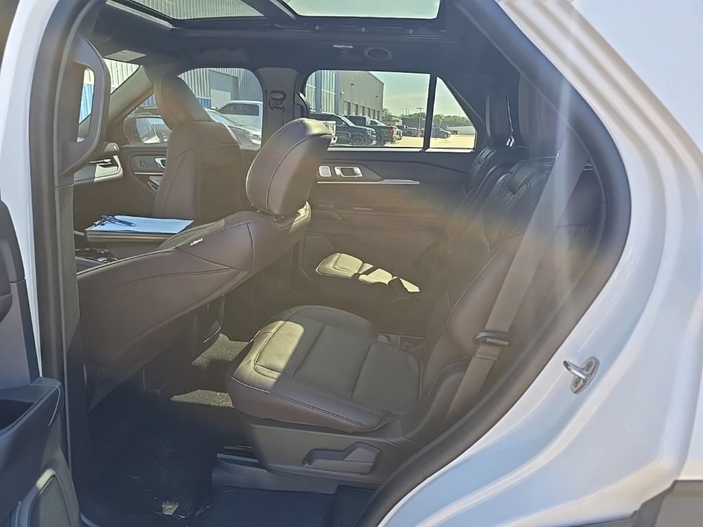 Used 2025 Ford Explorer Platinum w/ Ultimate Package AWD/4WD image 19