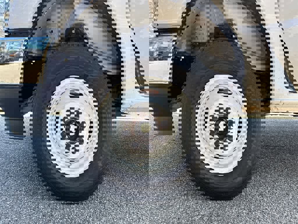 Used 2023 Ford E-450 and Econoline 450 Super Duty w/ Power Windows & Locks Group image 9