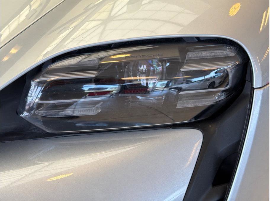 Used 2023 Porsche Taycan 4S w/ Premium Package AWD/4WD image 32