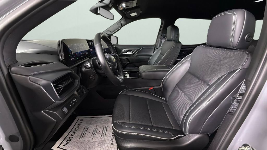 Certified 2025 Chevrolet Silverado EV LT image 17