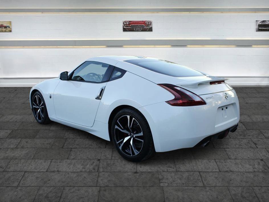 Used 2018 Nissan 370Z Coupe RWD image 6