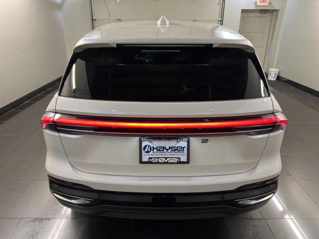 Used 2026 Lincoln Nautilus Premier AWD/4WD image 5