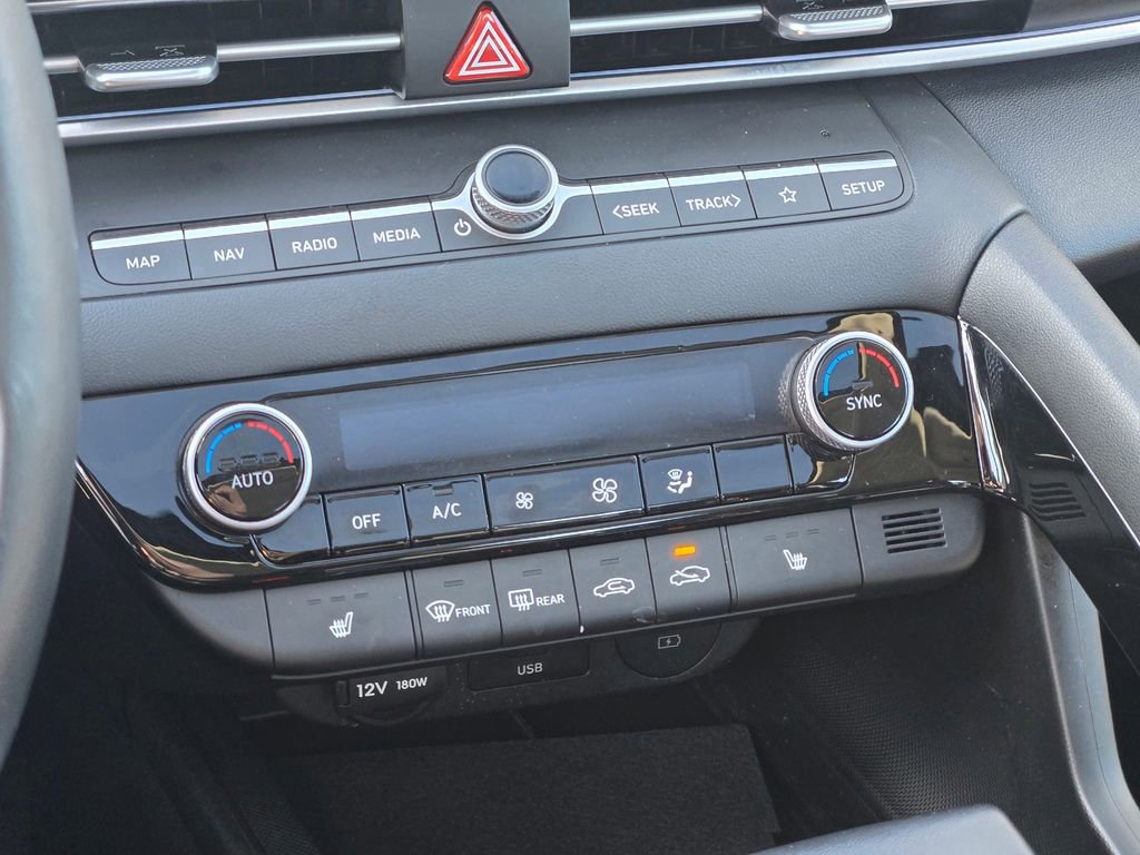 Used 2024 Hyundai Elantra SEL w/ Convenience Package image 36