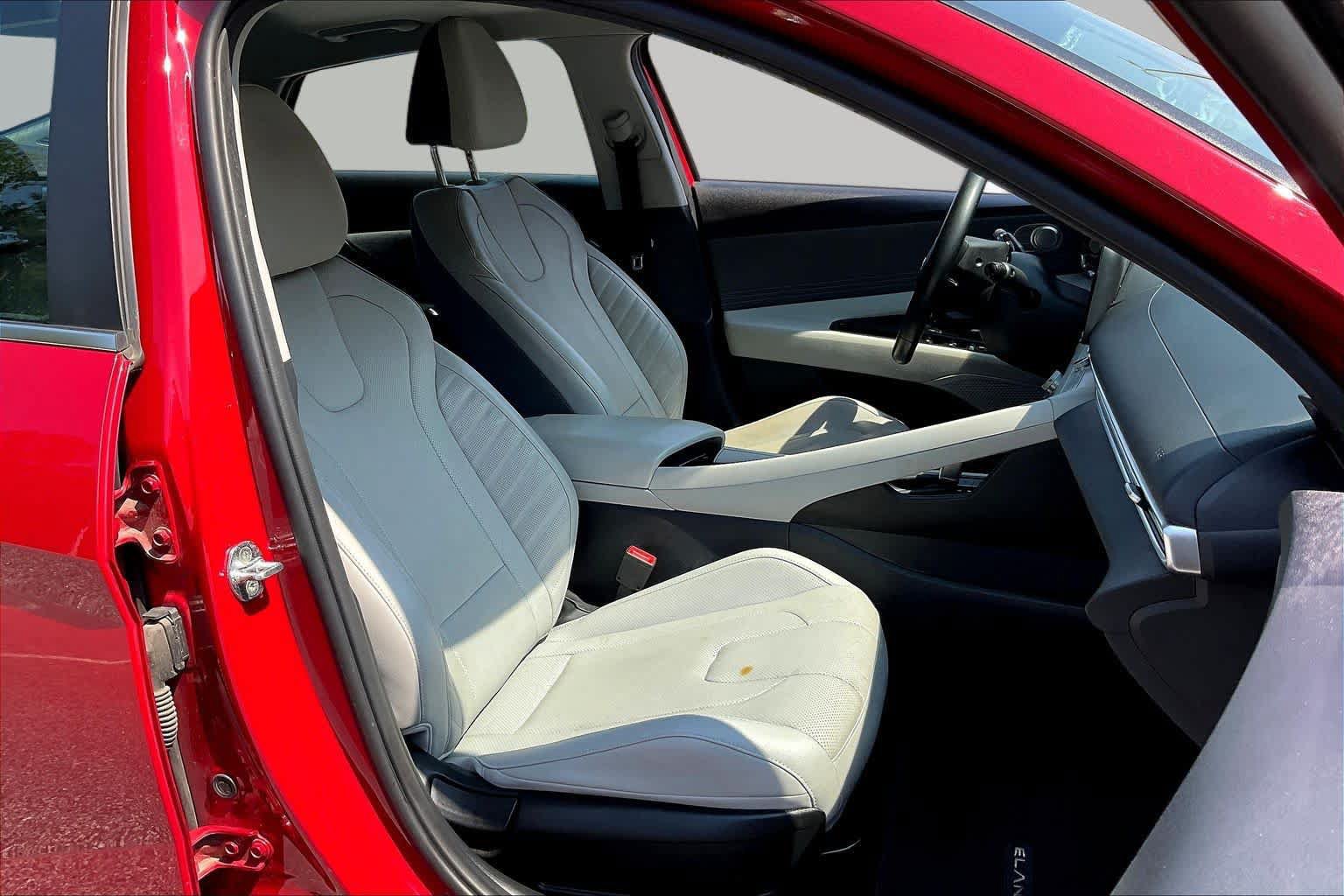 Used 2022 Hyundai Elantra Limited FWD image 9