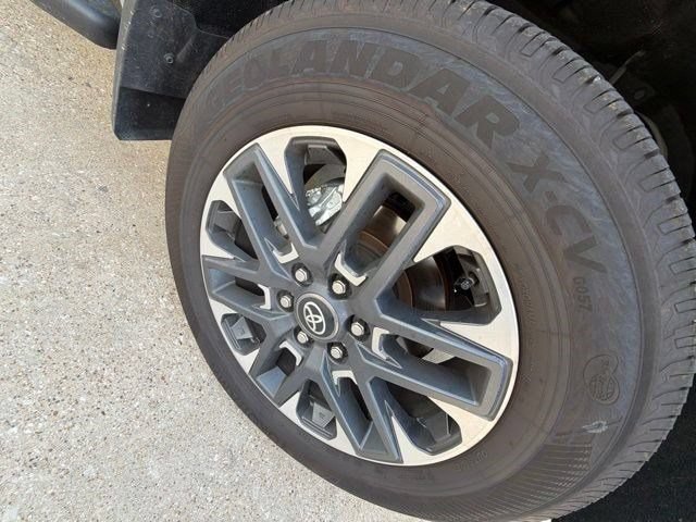 Used 2026 Toyota Tundra Limited AWD/4WD image 2