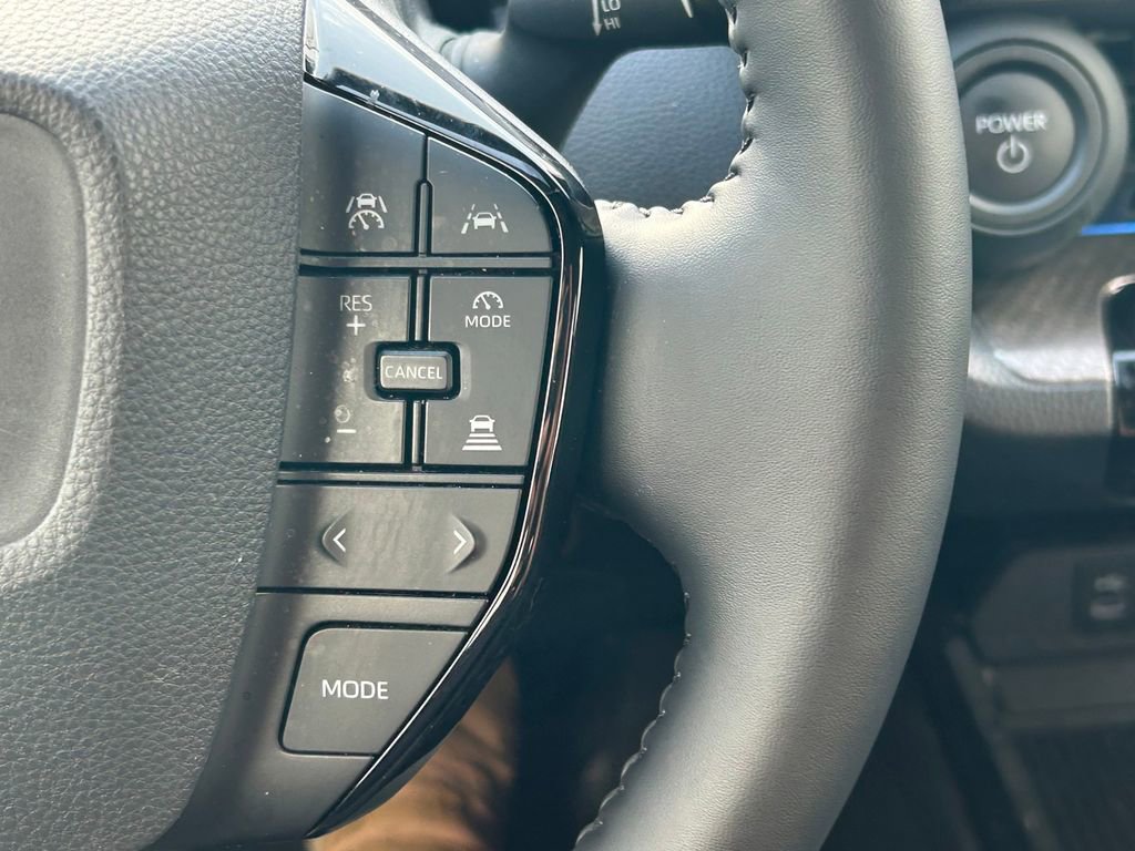 Used 2025 Toyota Prius XLE FWD image 38