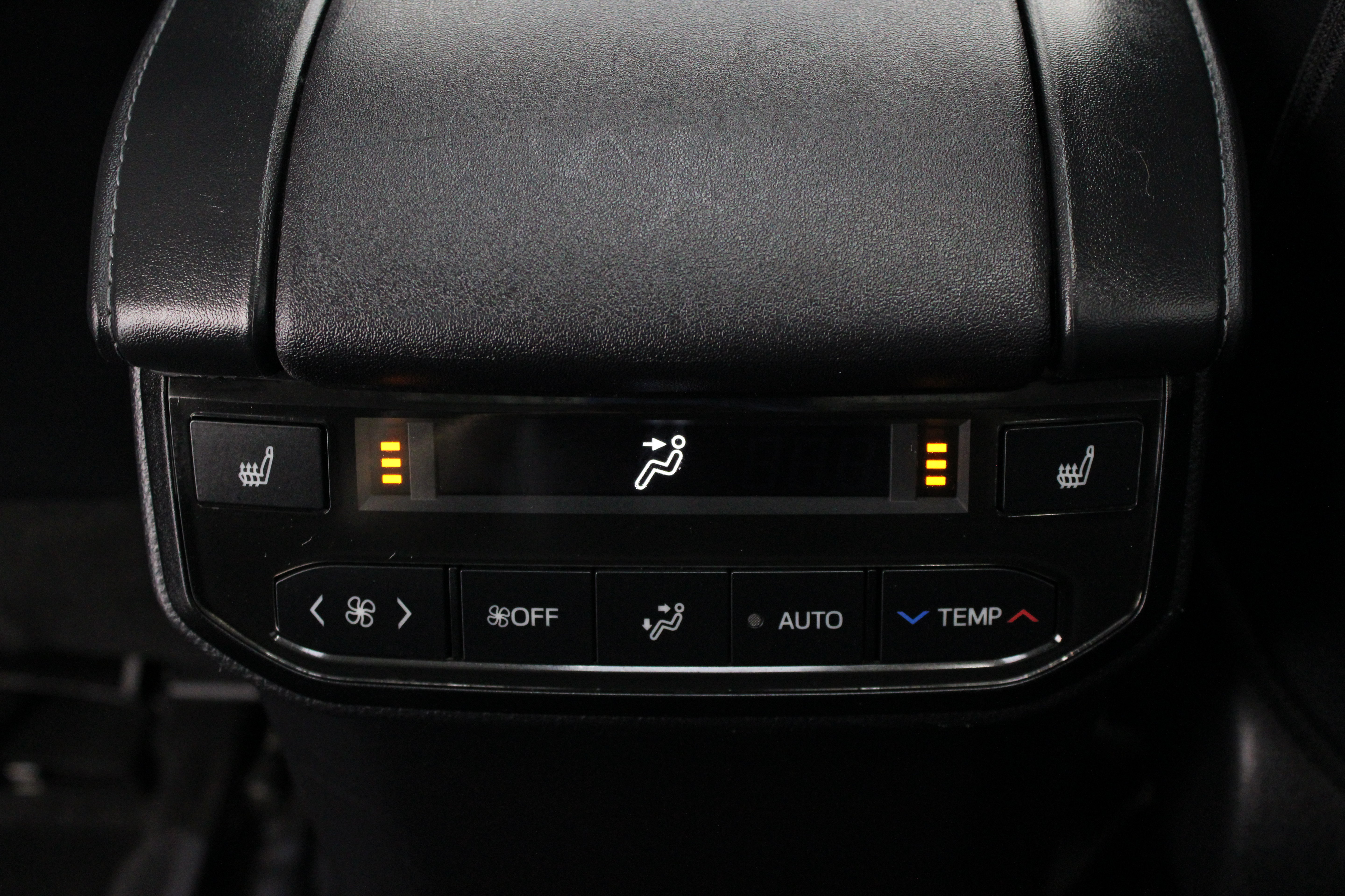 Used 2024 Toyota Highlander Platinum FWD image 31