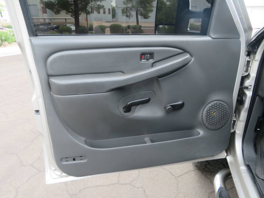 Used 2006 Chevrolet Silverado 2500 2WD Crew Cab image 17