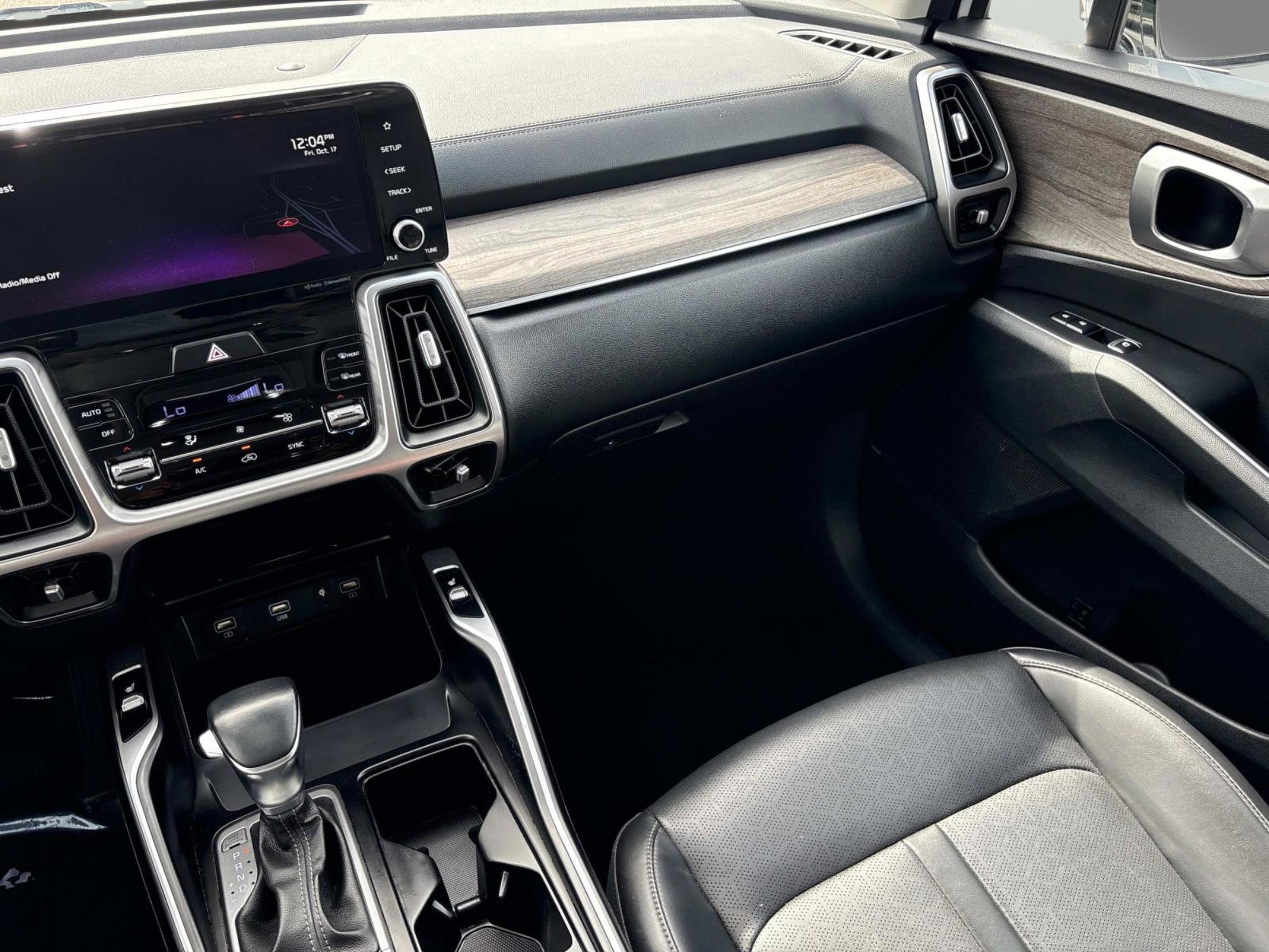 Used 2022 Kia Sorento EX w/ Panoramic Sunroof Package image 15