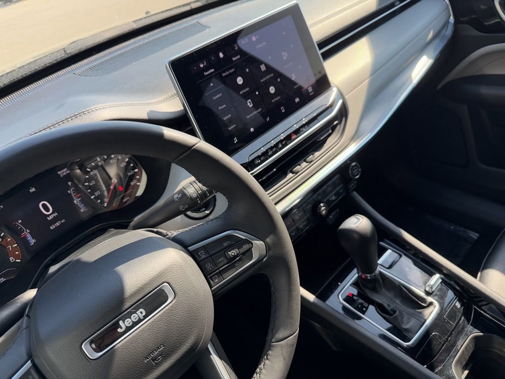 Used 2024 Jeep Compass Limited AWD/4WD image 29