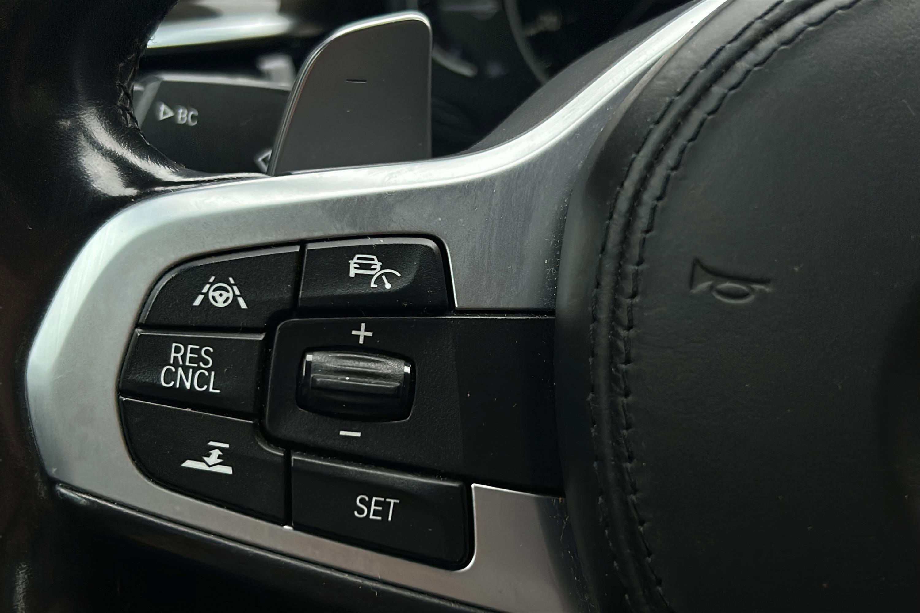 Used 2018 BMW M550i xDrive image 12