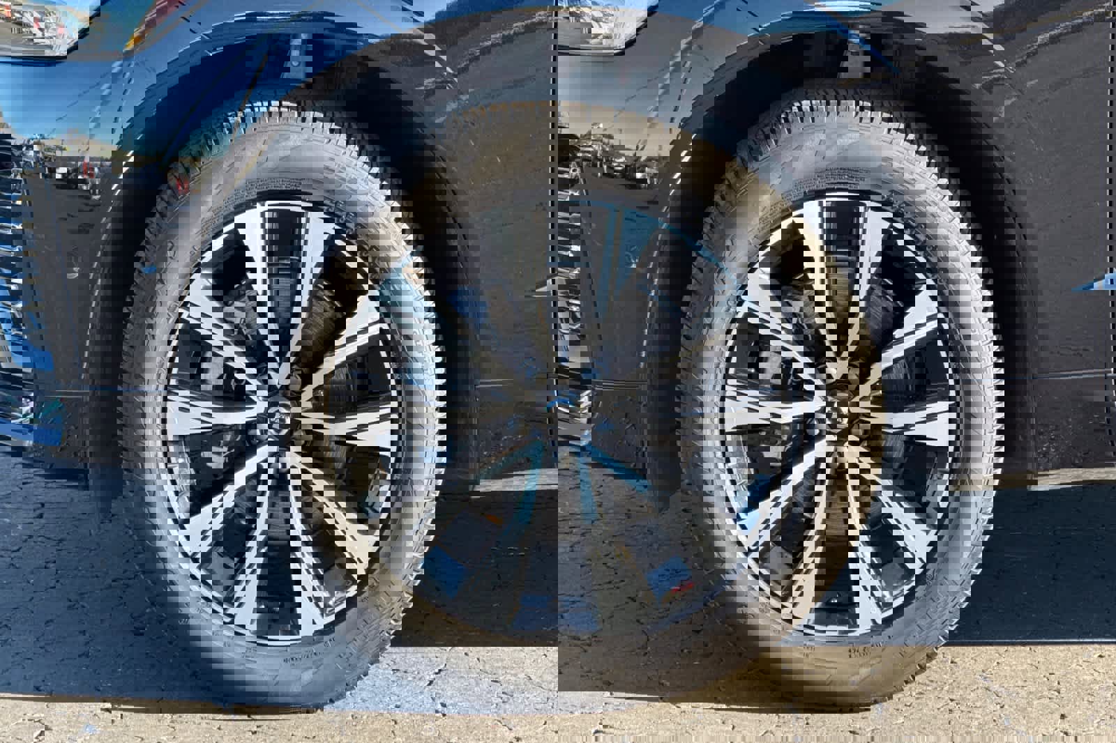 Used 2025 Volvo XC60 B5 Plus image 31