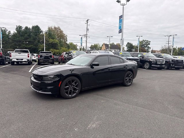 Used 2021 Dodge Charger SXT w/ Blacktop Package RWD image 3
