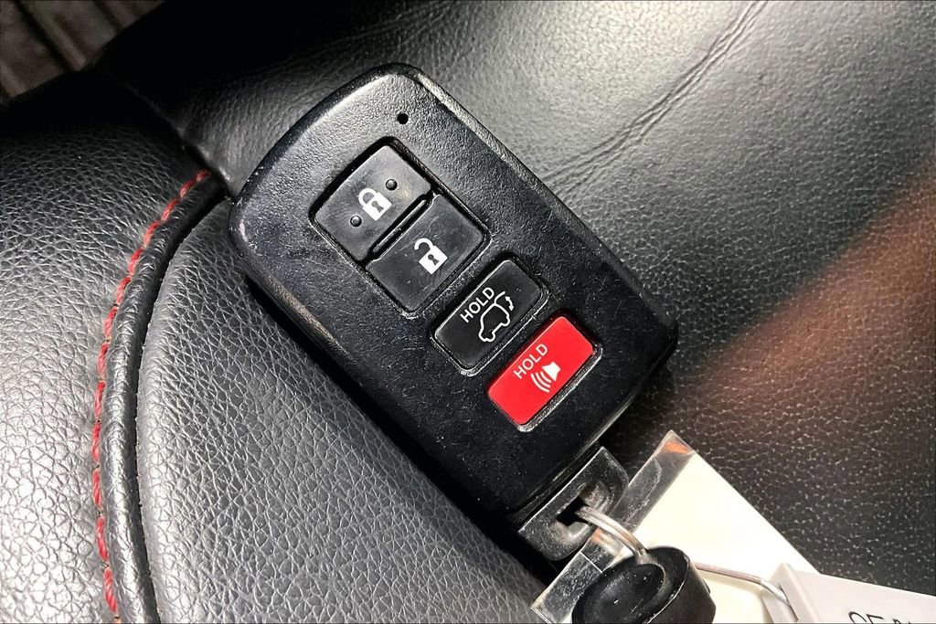 Used 2019 Toyota Highlander SE image 13