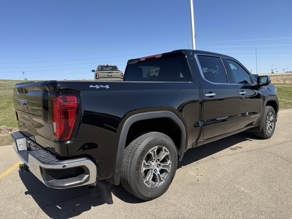 Used 2025 GMC Sierra 1500 SLT image 4
