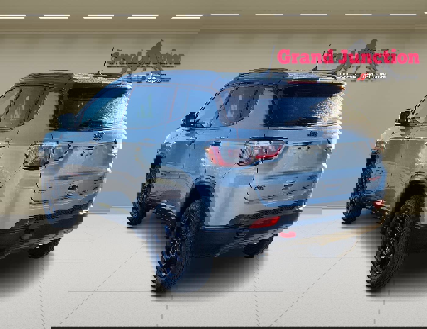 Used 2024 Jeep Compass Trailhawk image 5