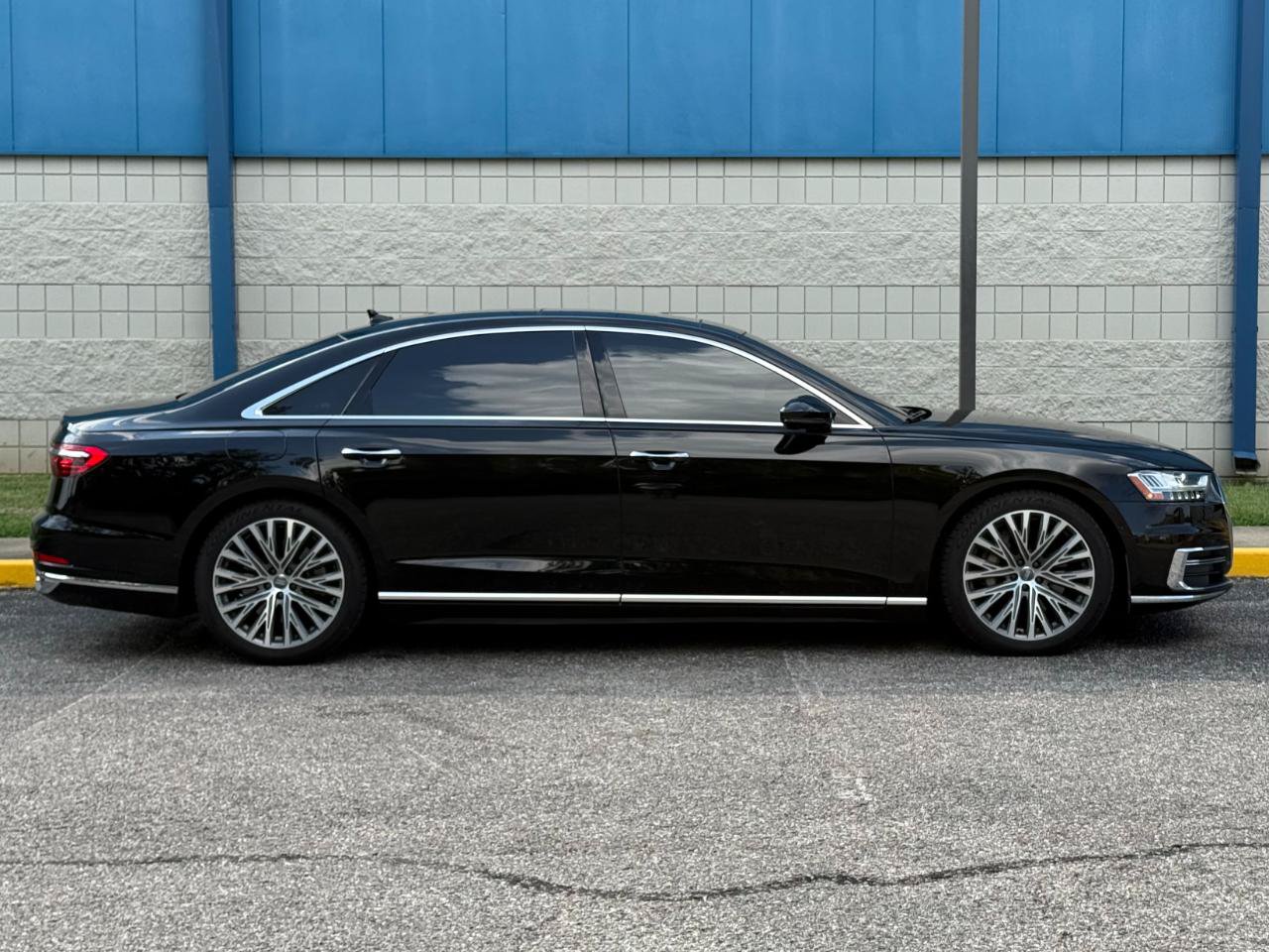 Used 2019 Audi A8 L 3.0T w/ Executive Package AWD/4WD image 4