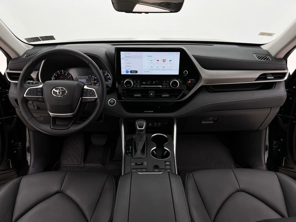 Used 2024 Toyota Highlander XLE image 24