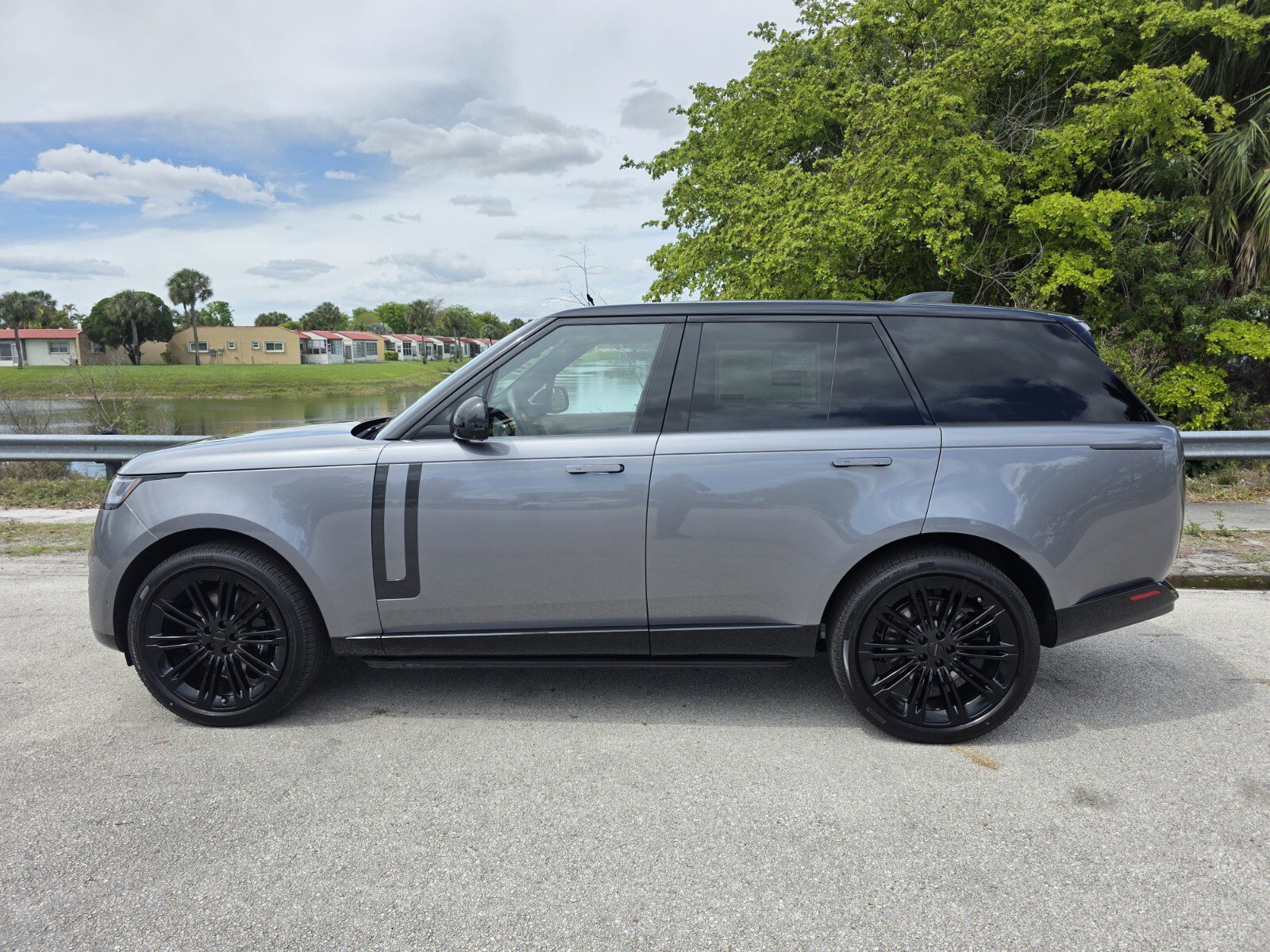 New 2026 Land Rover Range Rover SE image 7