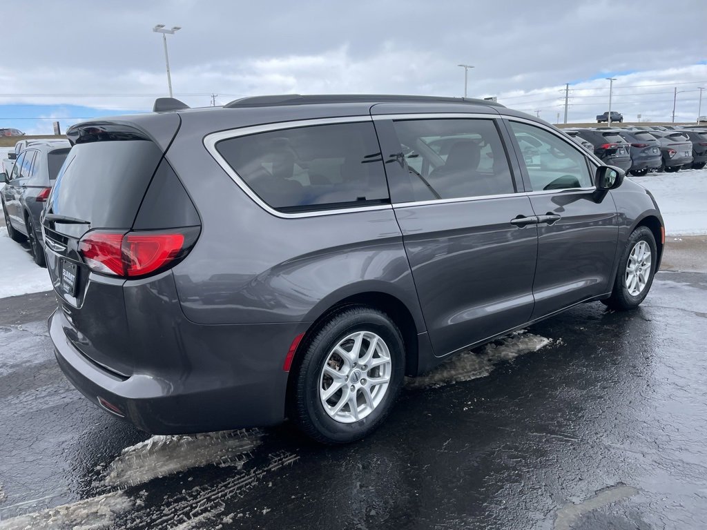 Used 2021 Chrysler Voyager Lxi image 4
