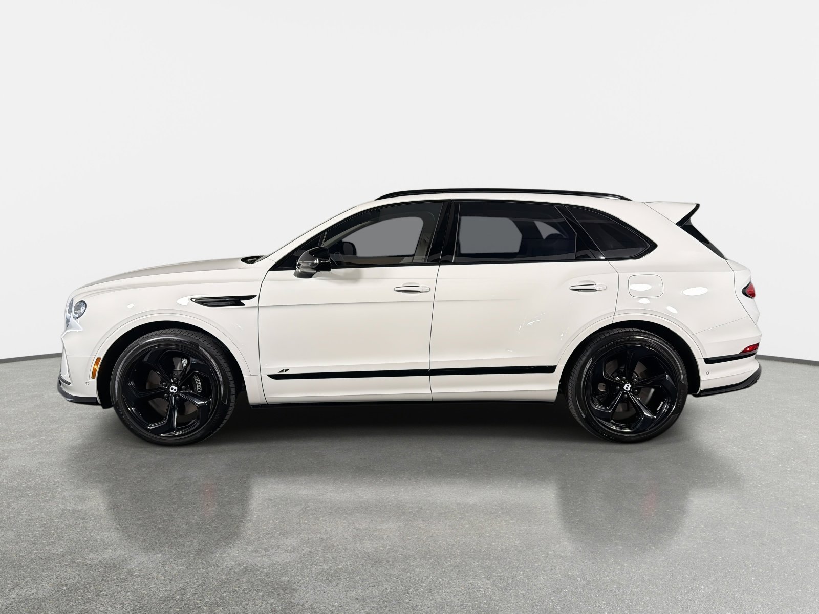 Used 2024 Bentley Bentayga Plug-In Hybrid image 6