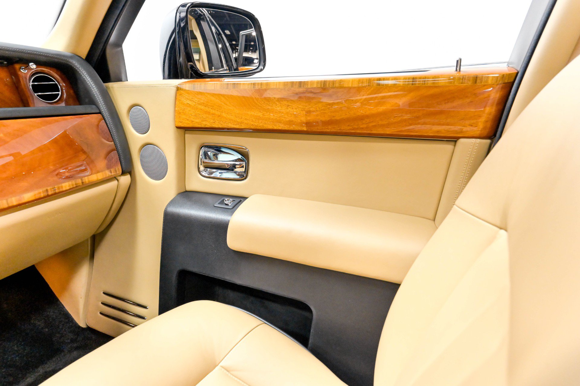Used 2013 Rolls-Royce Phantom Sedan RWD image 17