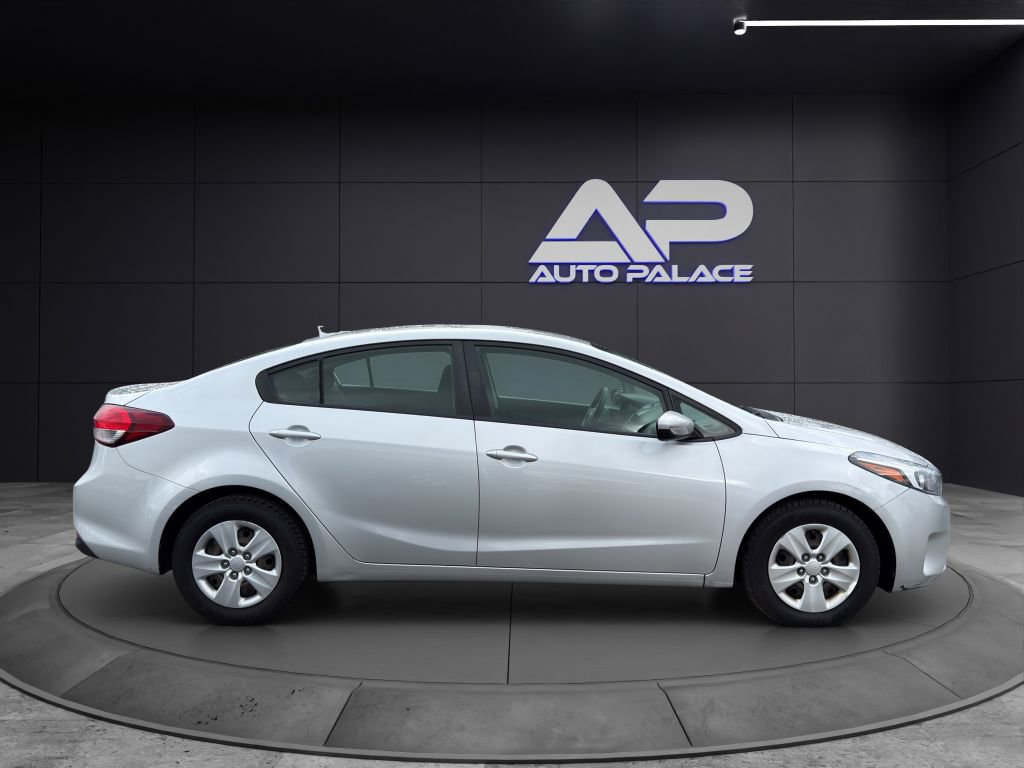 Used 2017 Kia Forte LX image 8