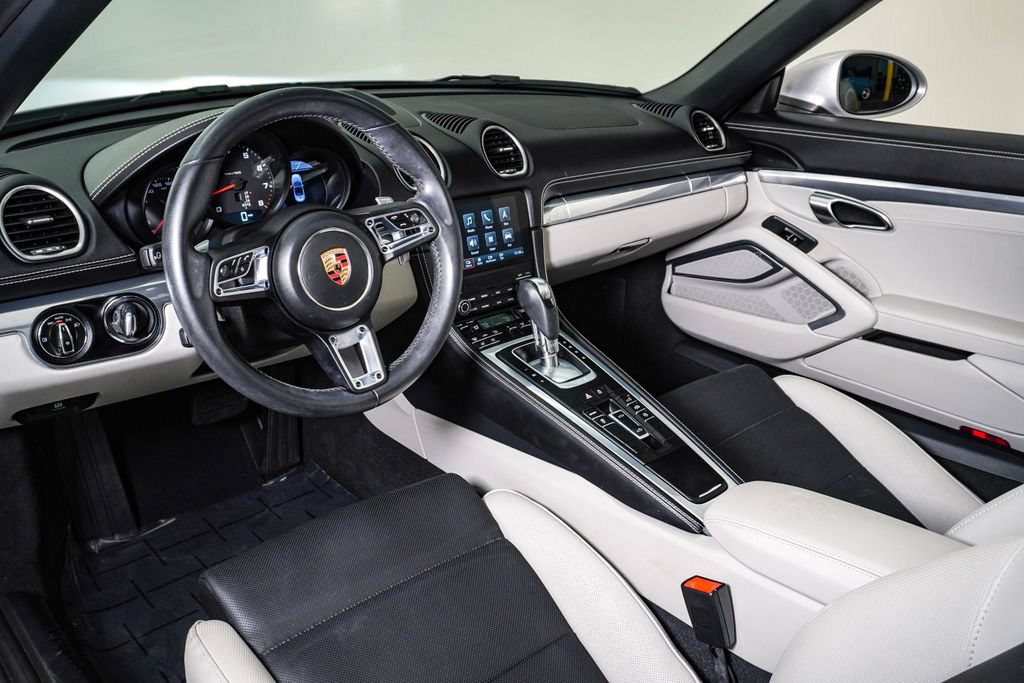 Used 2024 Porsche 718 Boxster RWD image 22