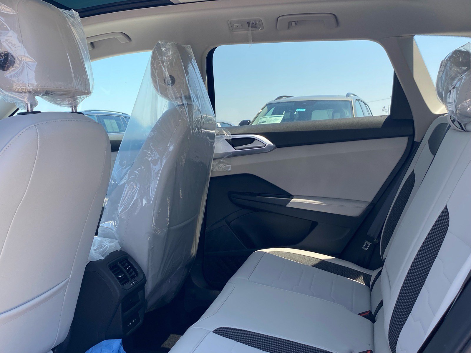 New 2026 Volkswagen Taos SE AWD/4WD image 11