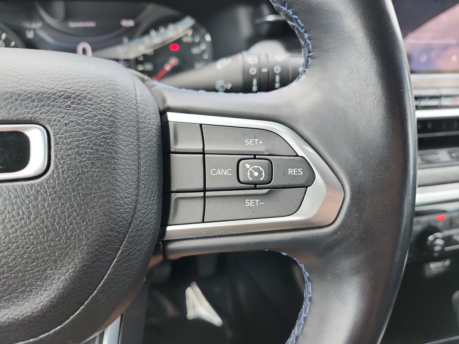 Used 2022 Jeep Compass Latitude w/ Sun and Sound Group AWD/4WD image 26