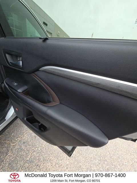 Used 2017 Toyota Highlander Limited Platinum image 21