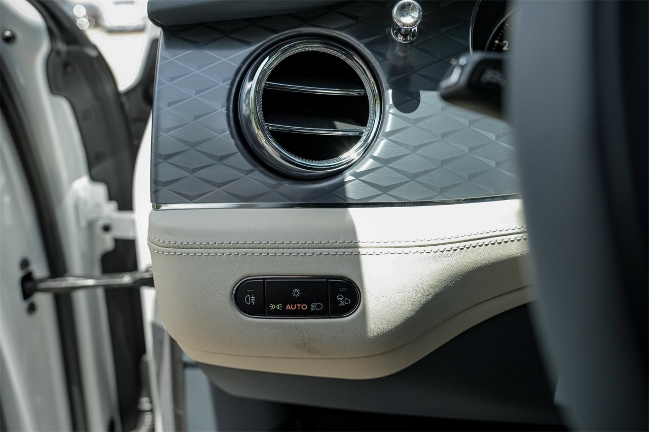 New 2025 Bentley Bentayga image 30