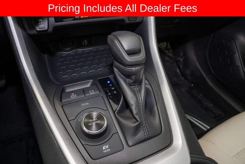 Used 2025 Toyota RAV4 XLE AWD/4WD image 15
